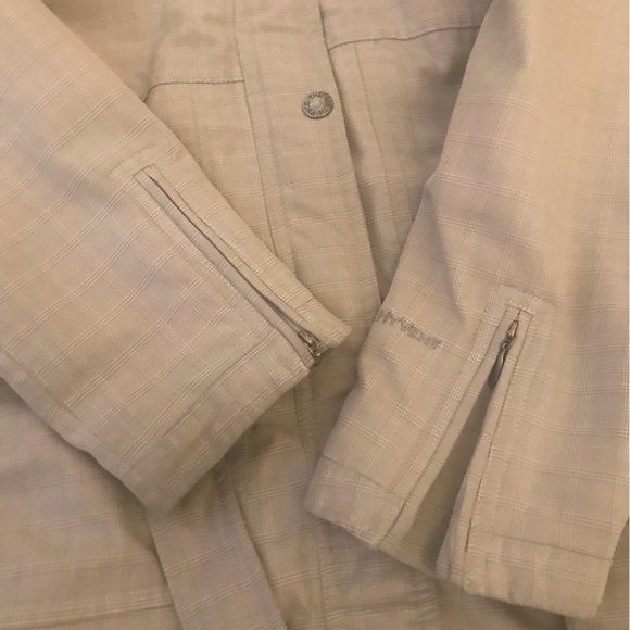 Sold—-> The North Face got you covered - Beige Coat to keep you warm - Picture 12 of 13